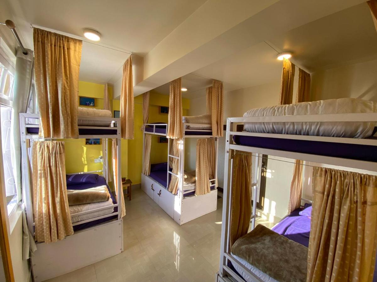 Tag Along Backpackers Hostel Гангток Екстериор снимка