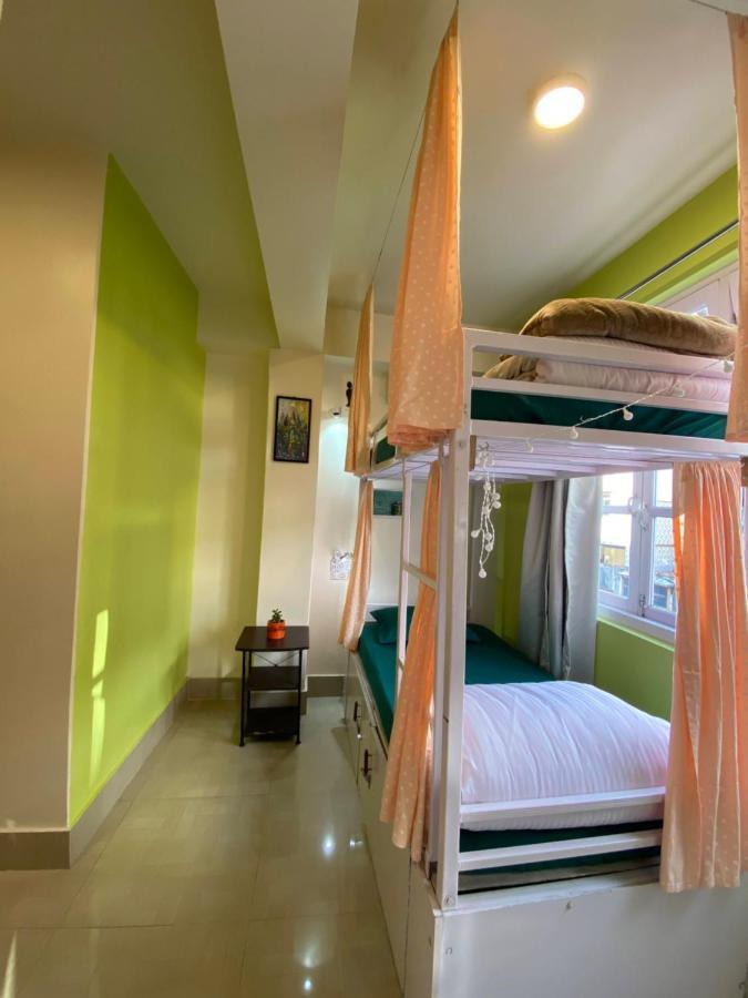 Tag Along Backpackers Hostel Гангток Екстериор снимка
