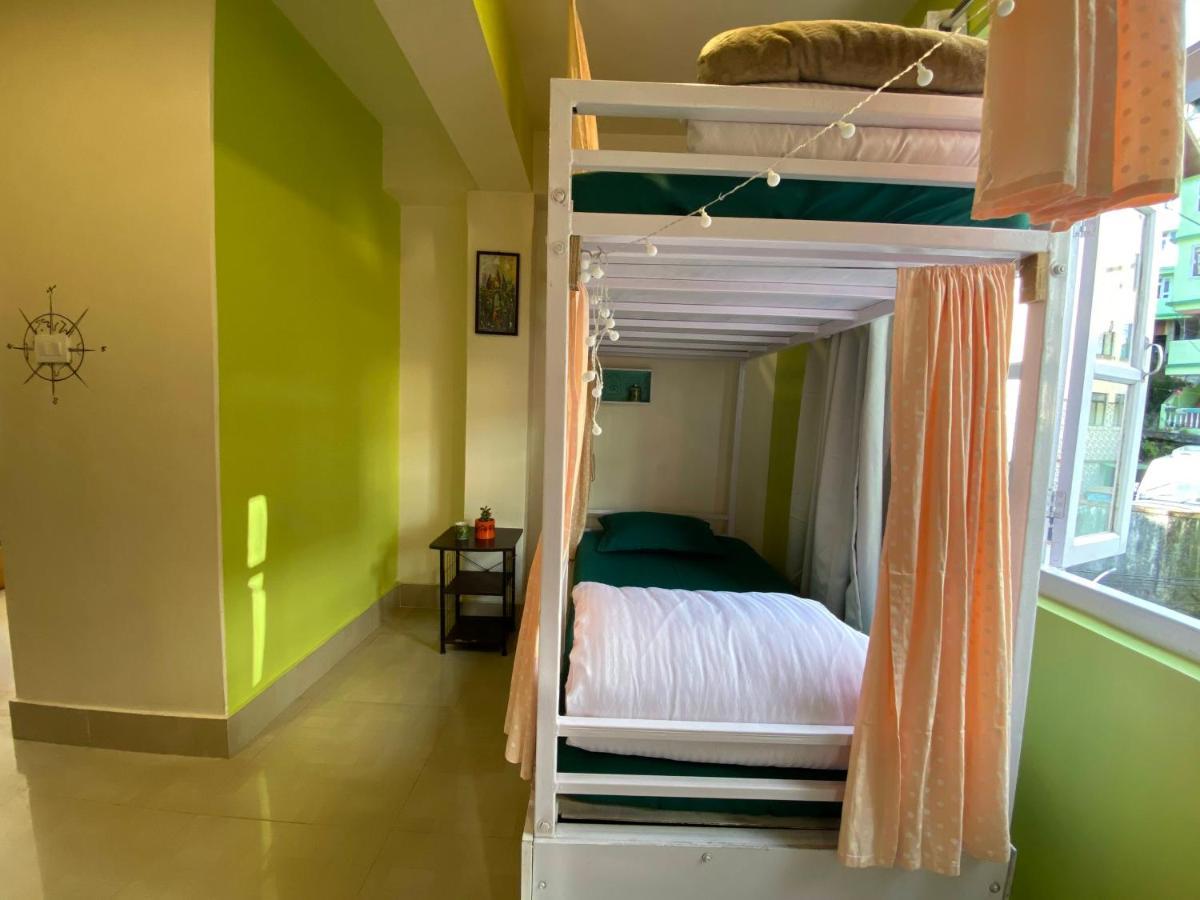 Tag Along Backpackers Hostel Гангток Екстериор снимка