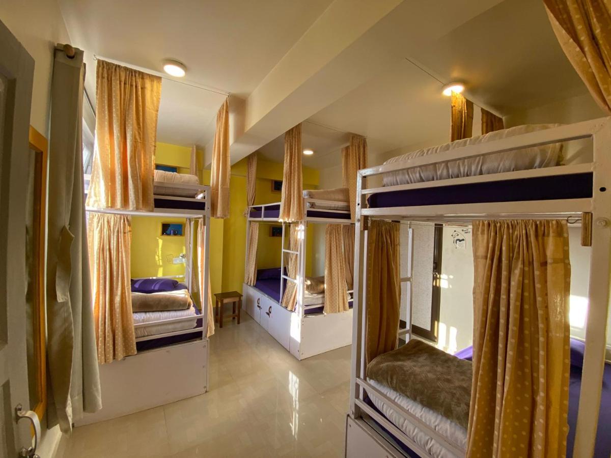 Tag Along Backpackers Hostel Гангток Екстериор снимка