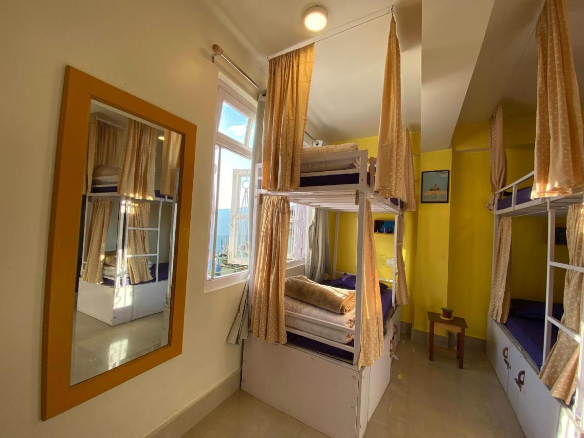 Tag Along Backpackers Hostel Гангток Екстериор снимка