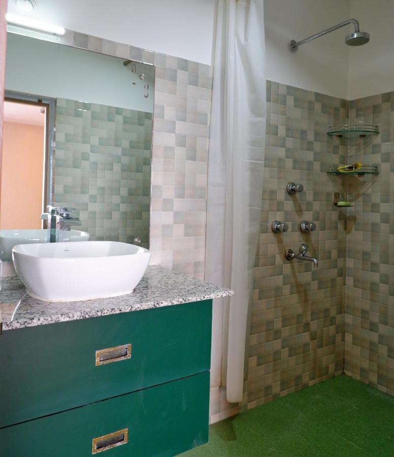 Tag Along Backpackers Hostel Гангток Екстериор снимка