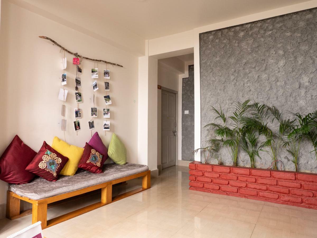 Tag Along Backpackers Hostel Гангток Екстериор снимка